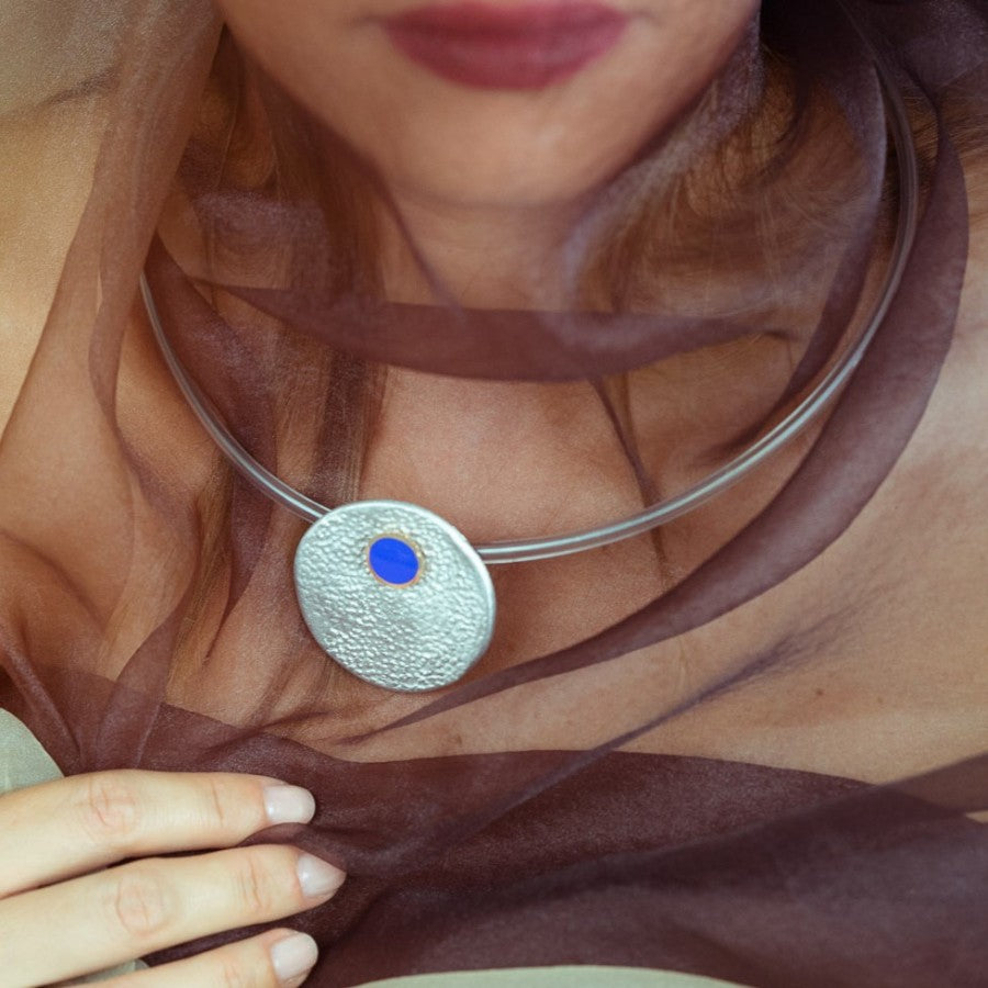 Girocollo Rigido Bottone