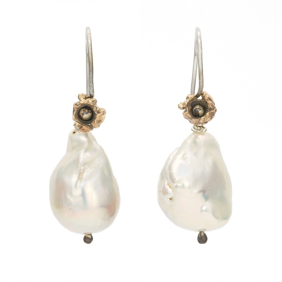 Perla Barocca Fiore - Orecchini in bronzo ed argento